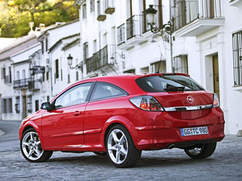Opel Astra GTC.  Opel