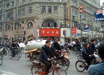 Улицы Шанхая. Фото с сайта z.about.com Улицы Шанхая. Фото с сайта z.about.com