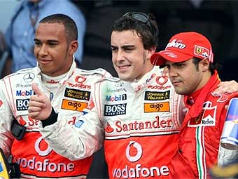 Гамильтон, Алонсо и Масса после квалификации. Фото AFP Гамильтон, Алонсо и Масса после квалификации. Фото AFP