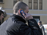 Лидер "Левого фронта" Удальцов сообщил "Интерфаксу" по телефону, что "на Лубянской площади у Соловецкого камня собралось несколько сотен людей"