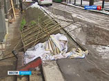 Ночной снегопад в Москве: обрушившийся навес кафе ранил двоих