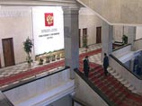 Однако, возвращаться "через черный ход" Гудков не хочет. Он уверен, что был лишен места в Госдуме незаконно и намерен дождаться вынесения на этот счет вердикта Конституционного и Верховного судов