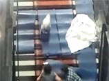 Художник-авангардист и режиссер из Бельгии Ян Фабр пустился в бега после своего перформанса в здании мэрии города Антверпен. Его участники подбрасывали котов высоко в воздух и затем наблюдали, как они приземляются на ступени лестницы
