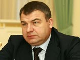 Бывший министр обороны Анатолий Сердюков, вызванный в пятницу на допрос в СКР, достаточно быстро завершил беседу со следователями. Он покинул здание Следственного комитета уже к 11:00