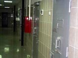 Сокамерники умершего в Москве насильника говорят, что он сам переломал себе ребра и "поджарил" гениталии