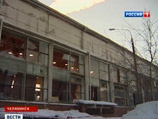 Для остекления пострадавших домов власти хотят задействовать местный завод, однако рабочих рук не хватает, на помощь призываются добровольцы