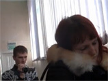 Члены ТИК их не пускали внутрь и попытались грубо выпихнуть, у одного из желающих поприсутствовать на заседании отобрали телефон