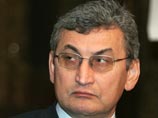 Прокуратура отменила уголовное дело против единоросса, напавшего на такси с льдиной в руках