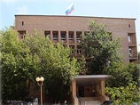 Пресненский суд Москвы в понедельник со второго раза заочно арестовал ныне проживающего в США известного адвоката Бориса Кузнецова, которого следствие обвиняет в разглашении государственной тайны