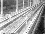 Для того чтобы сходство с человеком было максимальным, его одели в джинсы и куртку