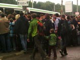 Впрочем, многим посетителям прошедшая выставка может запомниться скорее другим - ненастной погодой, небывалой давкой, грабительскими ценами и слабой транспортной организацией