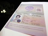 "Но понятно уже, что мы его не отдадим, он может себя чувствовать здесь в безопасности", - сказал Путин, заверив при этом, что никаких конфиденциальных сведений Сноуден Москве не предлагал, власти РФ ничего от него не получали, да и не пытались "выуживать