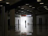 "Всех напугали, он автоматом остался у нас в аэропорту, засел здесь, у нас", - продолжил Путин. По его мнению, спецслужбы и дипломатов США показали недостаток профессионализма