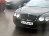А прямо перед Mercedes на проезжей части Павелецкой набережной был "припаркован" Bentley Continental GT с номерами М 252 ММ 99