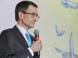  Отвечая на вопрос о проигранных выборах мэра Москвы, на которых Левичев занял последнее место, лидер справедливороссов заявил, что неоднозначно оценивает инициативу избирательного штаба взломать дверь квартиры активистов Навального