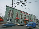 В центре Москвы загорелось двухэтажное здание театра "Школы современной пьесы", сообщили "Интерфаксу" в пресс-службе ГУ МЧС России по Москве. ЧП произошло незадолго до начала детского спектакля в полдень, всех зрителей успели эвакуировать