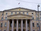 На портале госзакупок появилась заявка Генпрокуратуры о поставке пяти седанов Audi A6 и 12 седанов Audi A8L (или их эквивалентов) общей стоимостью почти 70 миллионов рублей. Также требуется, чтобы автомобили были оборудованы "мигалкой"
