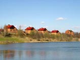 По данным следствия, разрешать продажу лесных участков военных полигонов в Ленинградской и Московской областях под коттеджную застройку Сердюков не имел права, поскольку участки принадлежали не военным, а Рослесхозу