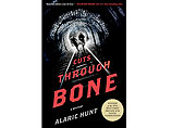 Аларик Хант получил литературную премию The Private Eye Writers of America за детективный роман Cuts Through Bone
