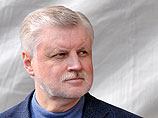 Накануне лидер партии Сергей Миронов объявил, что среди подписей много поддельных, и сдавать их в мэрию не будут