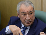 "Сенатора от Алтайского края Ралифа Сафина вызвали к следователю столичной полиции для дачи показаний о вымогательстве 2 миллионов долларов. Фигурантами по данному делу проходят выходцы из Чечни, а также один уроженец Таджикистана"