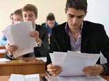 По новым правилам у вузов сохраняется и обязательный экзамен по русскому языку и "профильный" ЕГЭ. А к еще двум экзаменам были добавлены еще один-два предмета - на выбор вуза