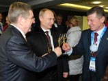 Президент РФ Владимир Путин, зампред правительства РФ Дмитрий Козак и президент МОК Томас Бах после церемонии открытия ХХII зимних Олимпийских игр в Сочи
