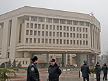 "В этой связи крымское правительство гарантирует всем крымчанам своевременную выплату зарплат, пенсий и других социальных платежей", - сказал Темиргалиев