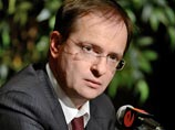 Представители "вольного сетевого сообщества "Диссернет", выискивающие плагиат в научных работах отечественных госслужащих, обнаружили массивные некорректные заимствования в двух диссертациях Мединского - 1997 и 1999 годов