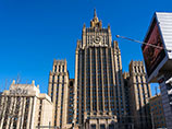 Российский МИД назвал произошедшее "беззаконием" и "бесчеловечным отношением", подчеркнув, что задержание российских журналистов "подтверждает игнорирование украинской стороной... свободы слова"