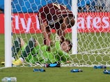 "Любой нормальный человек должен извиниться и корить себя за этот момент. Спасибо больше и тренеру и ребятам, они помогли. Вратарь национальной сборной не должен пропускать такие голы", - добавил Акинфеев