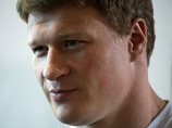 "Боксеры вроде меня и Пулева являются непростыми соперниками. Я проиграл Владимиру, потому что выбрал неправильную тактику. А Пулев вряд ли повторит мою ошибку. Болгарин - умный боксер, который может создать серьезные проблемы для Владимира", - сказал Але