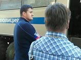 В Москве также произошел похожий инцидент. Молодые люди с символикой ДНР и ЛНР напали на наблюдателей
