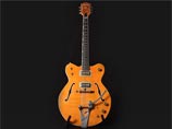 Гитара Gretsch 6120, которую Джон Леннон использовал при записи песни Paperback Writer для одноименного сингла Beatles 1966 года, выставлена на продажу в британской столице. Торги начнутся 14 ноября в интернете, а закончатся 23 ноября в одном из отелей в 