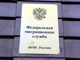 Число иностранцев, приезжающих в Россию на работу, несмотря на отмеченное в начале года 70%-ное уменьшение миграционного притока, "практически не сократилось", сообщил глава Федеральной миграционной службы (ФМС) Константин Ромодановский