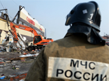 "Спасатели обнаружили и извлекли из-под завалов тело еще одного мужчины. Таким образом, количество погибших во время пожара в торговом центре "Адмирал" достигло 16 человек", - заявили в МЧС