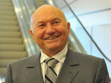 Экс-мэр Москвы Юрий Лужков, занимающийся сельским хозяйством в Калининградской области, готов сотрудничать с сетью общественного питания "Едим дома!", которую планируют создать режиссеры Никита Михалков и Андрей Кончаловский