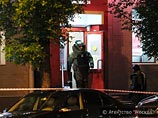В связи с реальной угрозой жизни и здоровью заложников в ходе проведения спецоперации по их освобождению мужчина был ликвидирован. Захватчик имел при себе предмет, похожий на взрывное устройство, поясняет СК