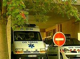 "Он получил несколько ножевых ранений", - сообщил L'Express источник в полиции. По данным AFP, на которые ссылается Le Huffington Post, его жизнь вне опасности