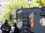 В стране после терактов в Париже в ноябре прошлого года, в результате которых погибли 130 человек, сохраняется угроза террористической опасности
