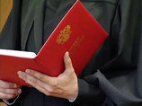 Краснодарский краевой суд вынес приговор Николаю Тихонову, который признан виновным в тройном убийстве 17-летней давности. Злоумышленник расстрелял из пистолета женщину и ее родственников, когда узнал, что у семьи появились деньги