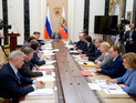 В Кремле агентству Bloomberg сказали, что Путин не поручал ЦБ ослаблять курс рубля В Кремле агентству Bloomberg сказали, что Путин не поручал ЦБ ослаблять курс рубля
