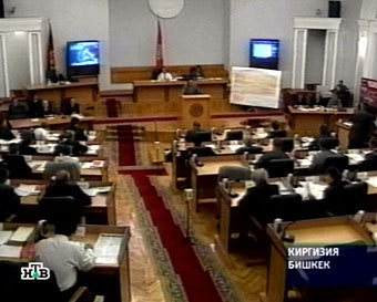 Заседание парламента Киргизии, кадр НТВ