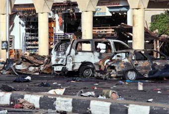 Место взрыва в Шарм-эль-Шейхе 23 июля 2005 года. Фото Reuters 
