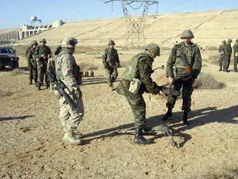 Американские солдаты и армянские миротворцы в Ираке, фото с сайта centcom.mil 