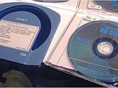 Диски Blu-Ray в картридже и без. Фото с сайта Wikipedia.org Диски Blu-Ray в картридже и без. Фото с сайта Wikipedia.org