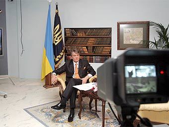 Виктор Ющенко в студии одного из федеральных телеканалов Украины. Фото с официального сайта президента Украины