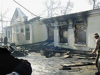 Сгоревшее здание интерната в Душанбе. Фото AFP