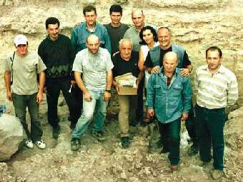 ������ ������������� � �������. ���� � ����� dmanisi.org.ge. 