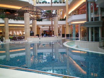   Eastland Mall,    .   Matt Krajenke   en.wikipedia.org
